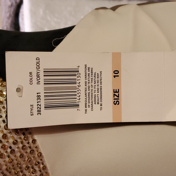 Night Way Collections Ivory Gown (necklace is not included) - Picture 7 of 10